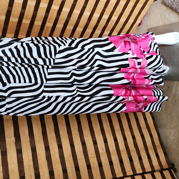 NWT! Strapless maxi dress - Picture 3 of 9